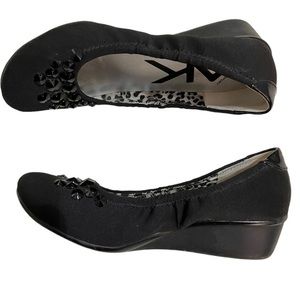 Anne Kline sports black heels with black rhinestone 8.5 women’s shoes low heel